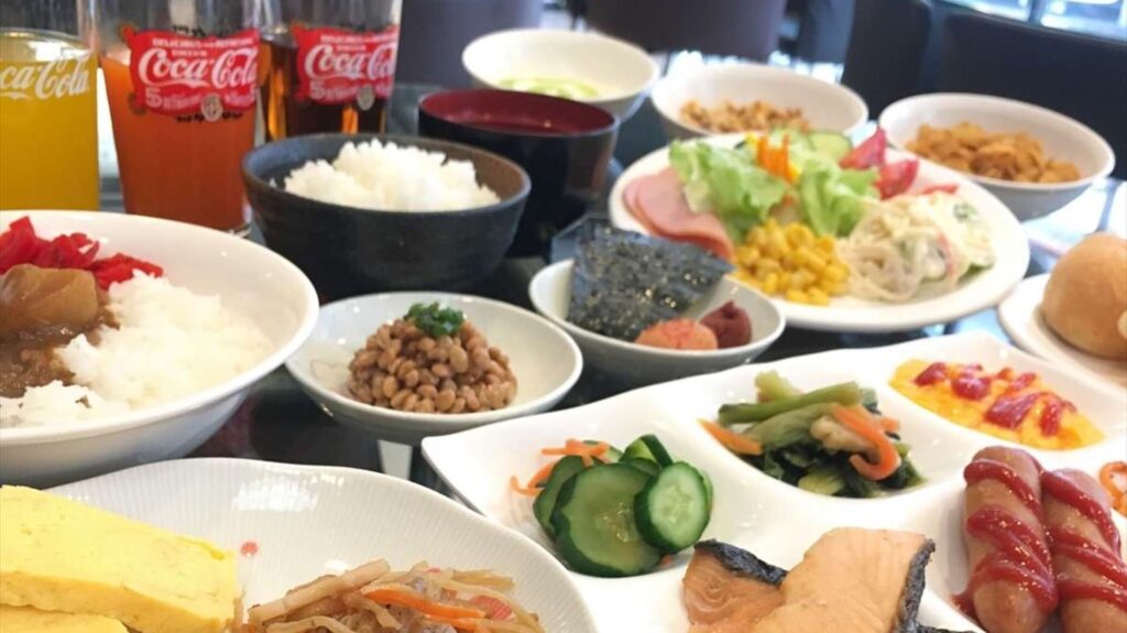 朝食はバイキング形式かお弁当かお選びいただけます。