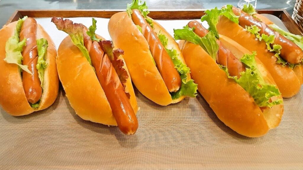 朝食ホットドッグ