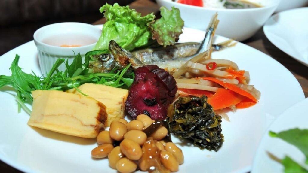 朝食盛り付け例