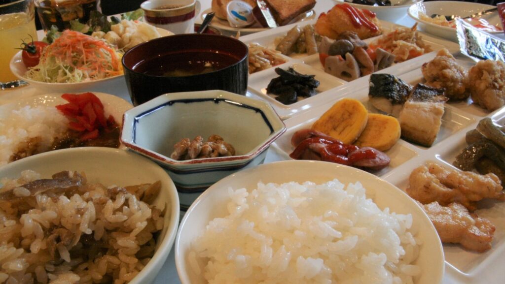 朝食盛り付け例