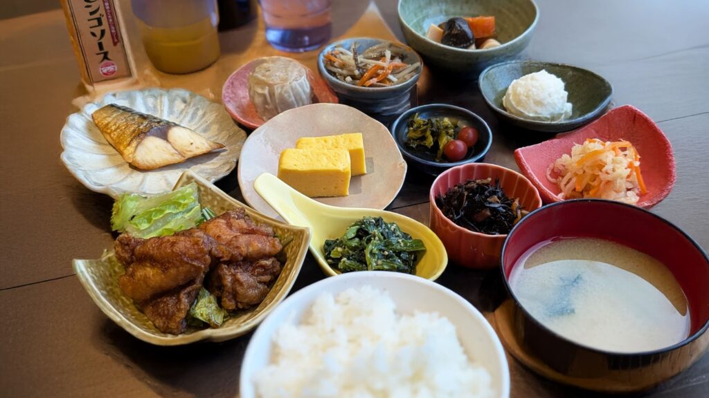 朝食盛り付け例