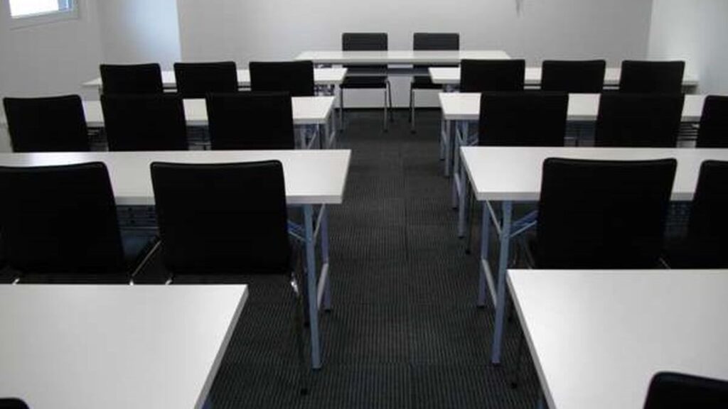 会議室（スクール形式）