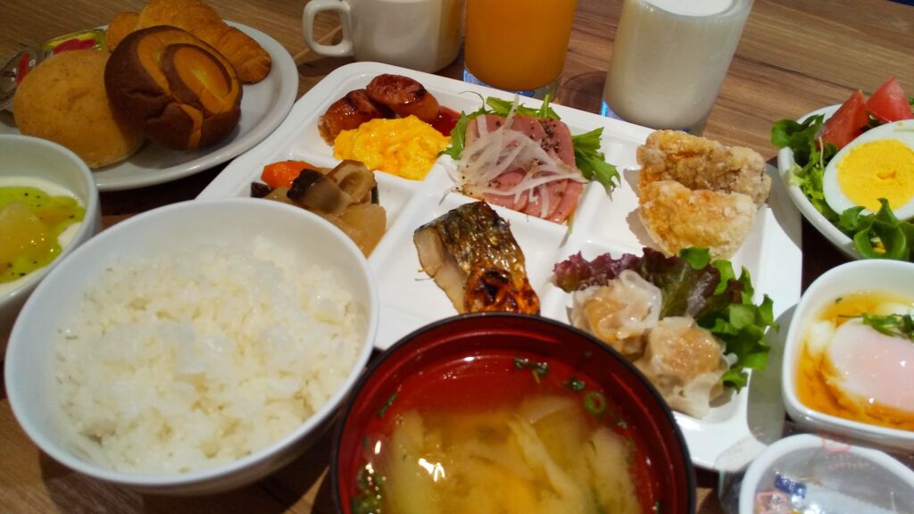 朝食盛り付け例